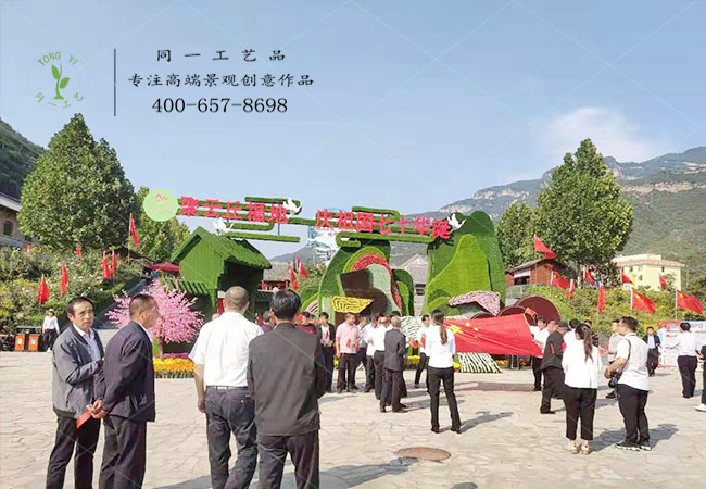 山西云丘風(fēng)景區(qū)仿真綠雕大門案例賞析