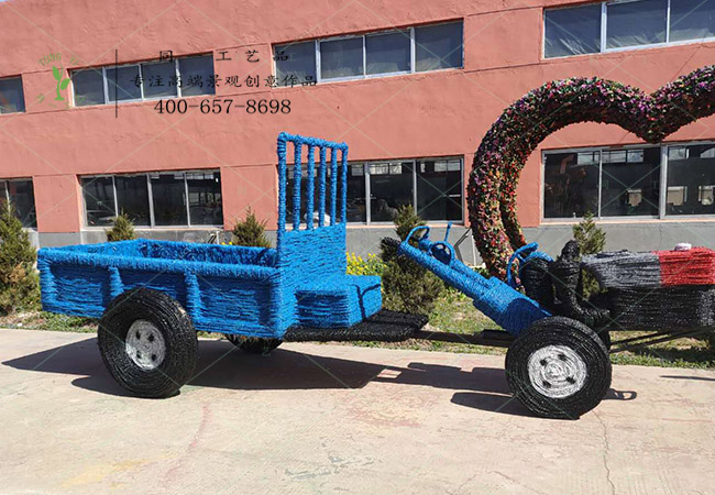 稻草工藝品拖拉機造型